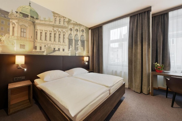 Hotel Lucia image 2