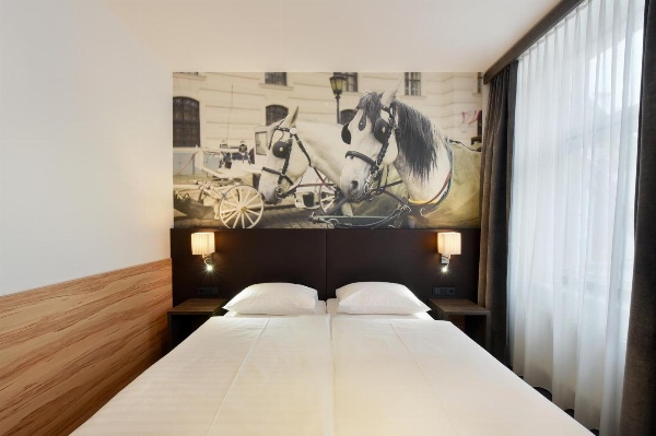 Hotel Lucia image 6